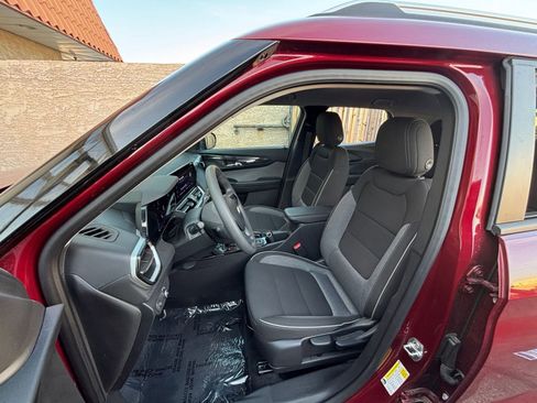 Used 2025 Chevrolet TrailBlazer LT FWD image 34