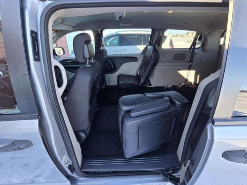 Used 2019 Dodge Grand Caravan SE image 17