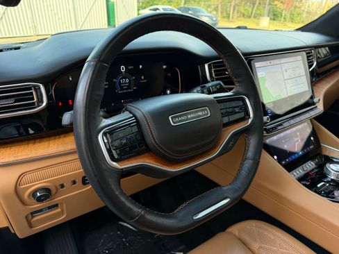 Used 2022 Jeep Grand Wagoneer Series III w/ Rear Seat Video Group 1 image 12