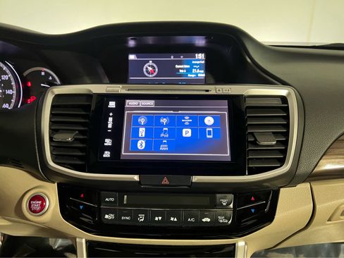 Used 2017 Honda Accord EX-L image 11