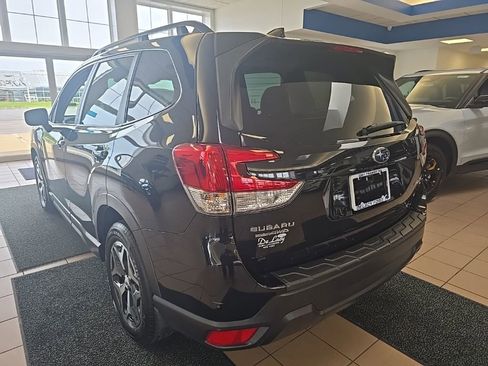 Used 2022 Subaru Forester Premium AWD/4WD image 5