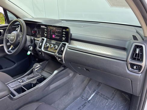 Used 2023 Kia Sorento LX image 13