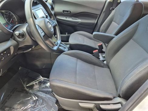 Used 2023 Nissan Kicks S FWD image 9