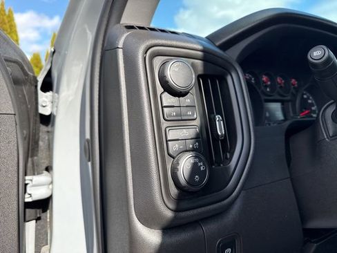 Used 2024 Chevrolet Silverado 1500 Custom Trail Boss w/ LPO, Dark Essentials Package image 31