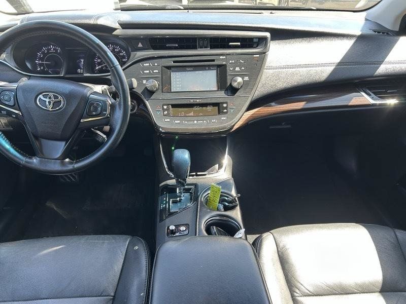 Used 2015 Toyota Avalon XLE w/ Preferred Accessory Package FWD image 10