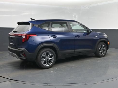Certified 2026 Kia Seltos LX FWD image 3