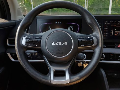 Used 2025 Kia Sportage LX FWD image 19