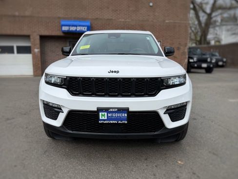 Used 2023 Jeep Grand Cherokee Limited w/ Black Appearance Package AWD/4WD image 2