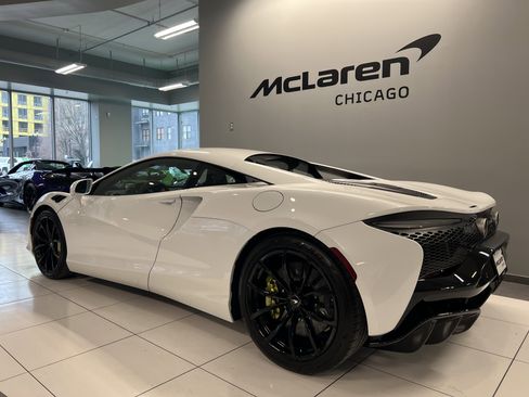 Used 2024 McLaren Artura image 6
