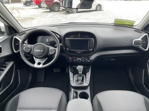 Used 2025 Kia Soul LX image 14