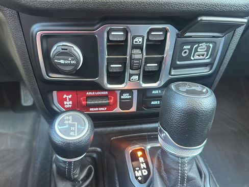 Used 2024 Jeep Wrangler Willys image 17