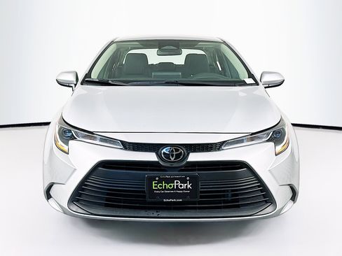 Used 2024 Toyota Corolla LE image 2