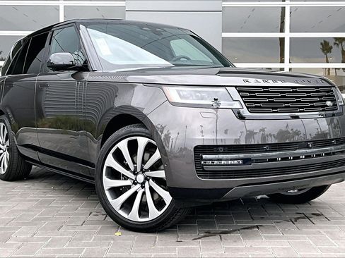 New 2025 Land Rover Range Rover SE image 2