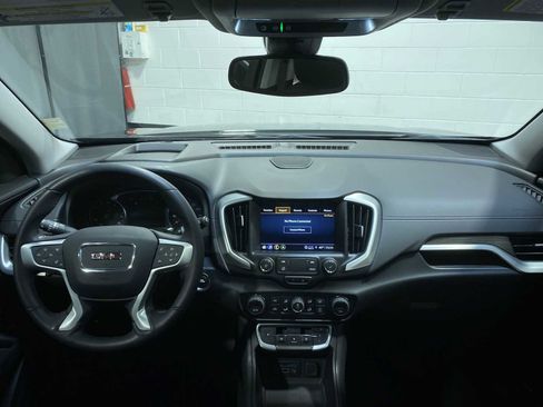 Used 2022 GMC Terrain SLT w/ Infotainment Package II image 10