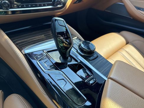 Used 2021 BMW M550i xDrive w/ Dynamic Handling Package AWD/4WD image 22