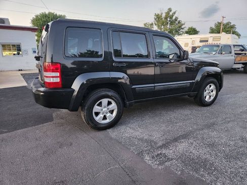 Used 2011 Jeep Liberty Sport AWD/4WD image 5