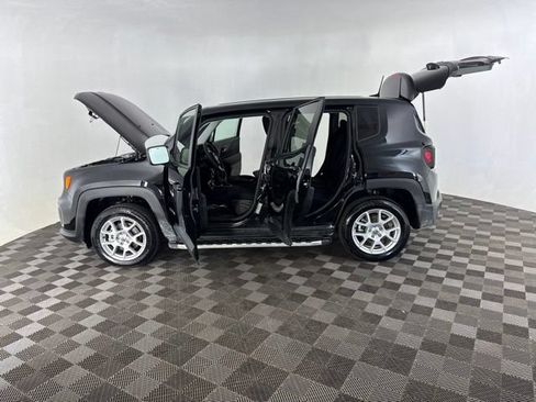 Used 2023 Jeep Renegade Latitude AWD/4WD image 11