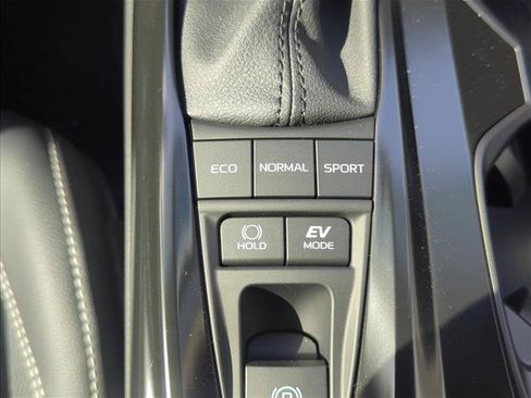 Used 2026 Toyota Camry Hybrid FWD image 17