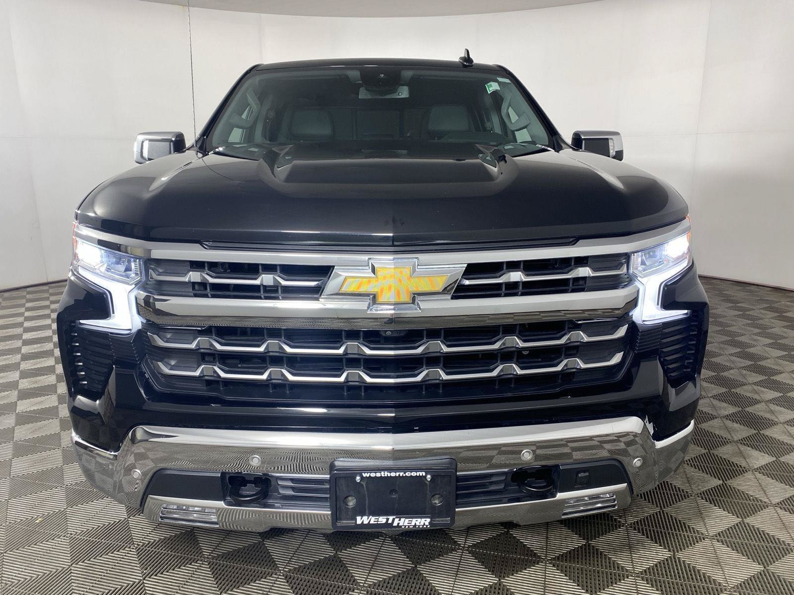 Used 2023 Chevrolet Silverado 1500 LTZ w/ LTZ Convenience Package II AWD/4WD image 2
