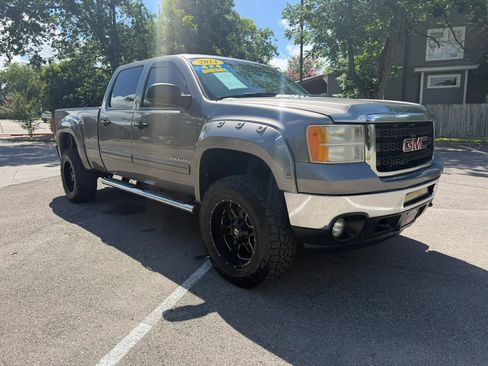 Used 2014 GMC Sierra 2500 SLE w/ SLE Preferred Package AWD/4WD image 3