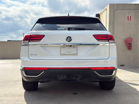 Used 2023 Volkswagen Atlas Cross Sport SE w/ Panoramic Sunroof Package image 6
