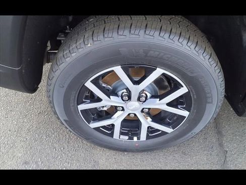 New 2024 Jeep Grand Cherokee L Limited image 9