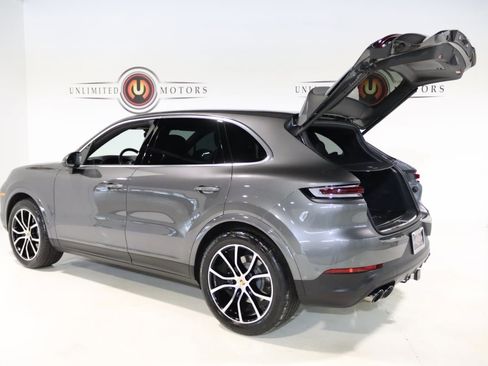 Used 2024 Porsche Cayenne image 36