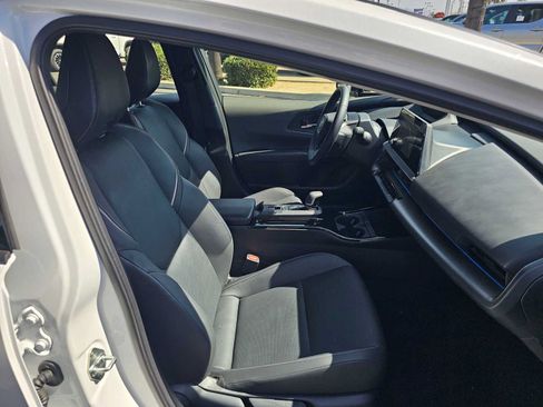 Certified 2026 Toyota Prius XLE FWD image 10
