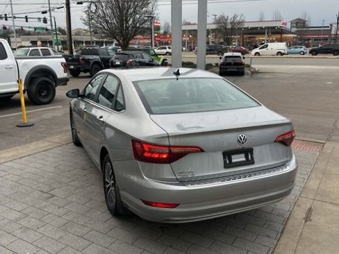 Used 2021 Volkswagen Jetta SE w/ SE Cold Weather Package image 10