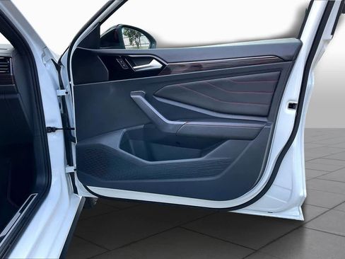 Used 2024 Volkswagen Jetta GLI Autobahn image 22