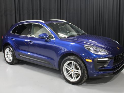 Certified 2025 Porsche Macan image 9