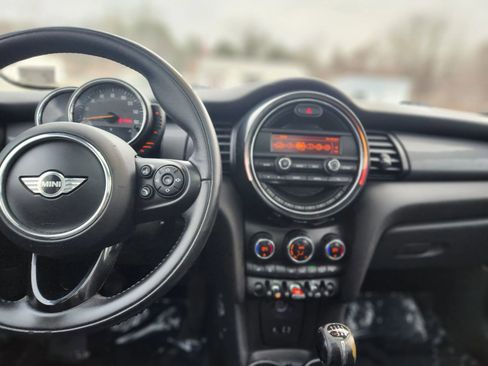 Used 2016 MINI Cooper 4-Door Hardtop w/ Cold Weather Package image 31