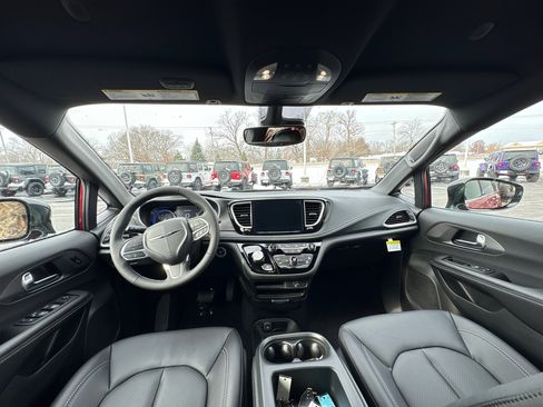 New 2026 Chrysler Pacifica Select image 12
