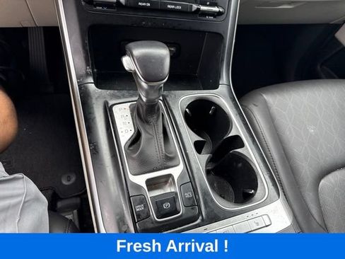 Used 2024 Kia Carnival LX FWD image 9