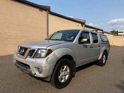 Used 2012 Nissan Frontier SV w/ SV Premium Utility Pkg AWD/4WD image 3