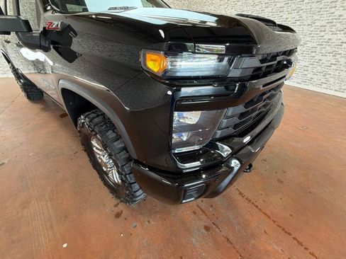 Used 2025 Chevrolet Silverado 2500 Custom w/ Custom Value Package AWD/4WD image 9