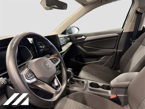 Used 2025 Volkswagen Jetta S image 9