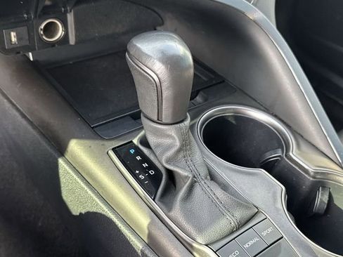 Used 2024 Toyota Camry SE image 15