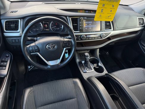 Used 2019 Toyota Highlander AWD V6 image 15