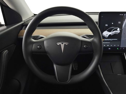 Used 2020 Tesla Model Y Long Range image 19