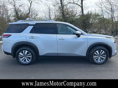 Used 2023 Nissan Pathfinder SL w/ Lighting Package (N92) image 6