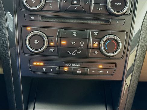 Used 2017 Ford Explorer XLT image 18