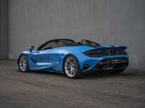 Used 2026 McLaren 750S Spider RWD image 3