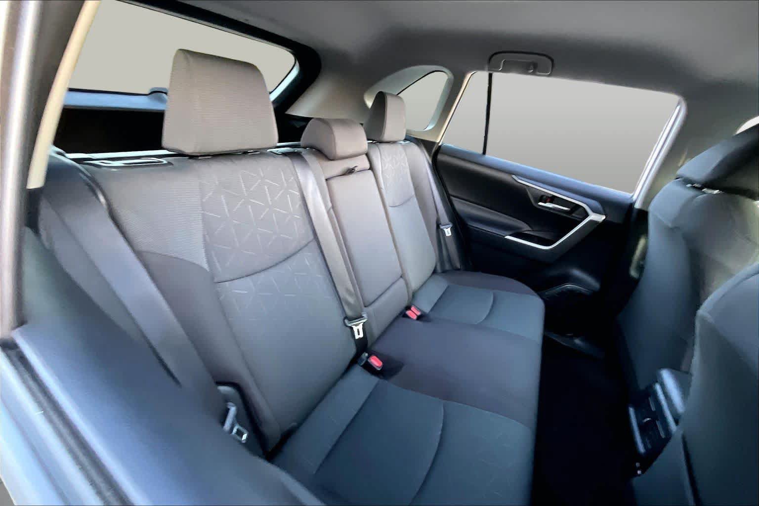 Used 2025 Toyota RAV4 XLE FWD image 19