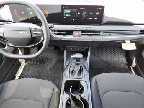 New 2026 Kia K4 FWD image 17