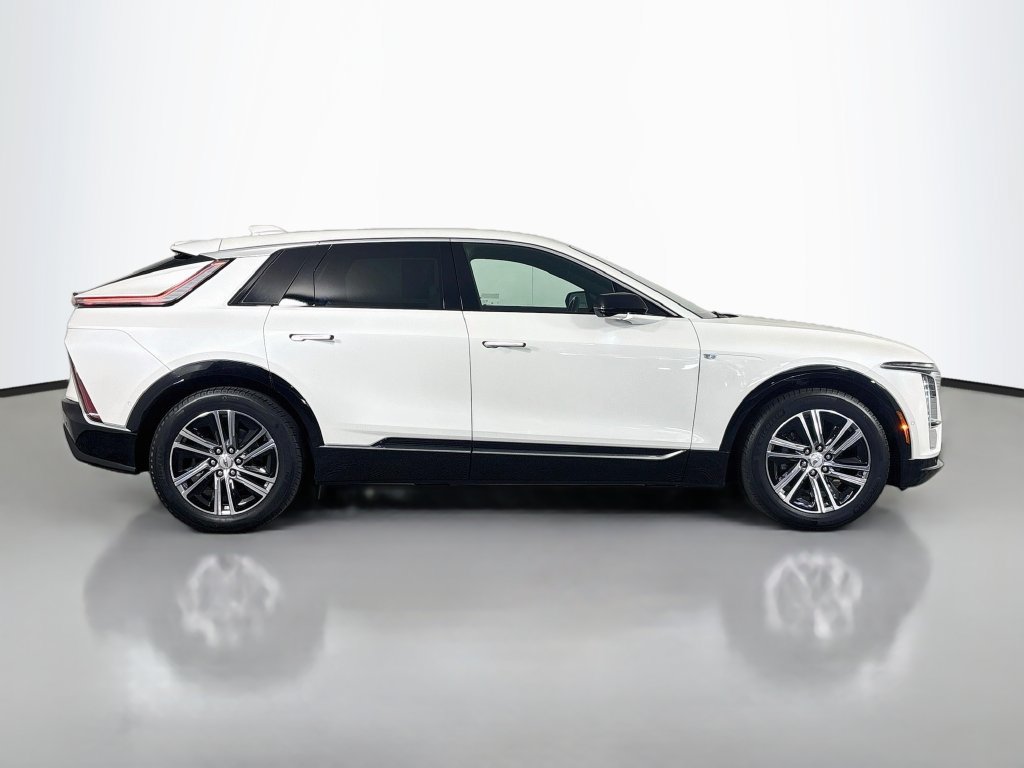Certified 2024 Cadillac Lyriq Luxury AWD/4WD image 8