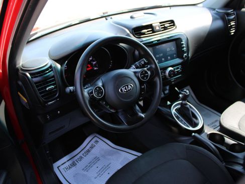 Used 2018 Kia Soul + image 17