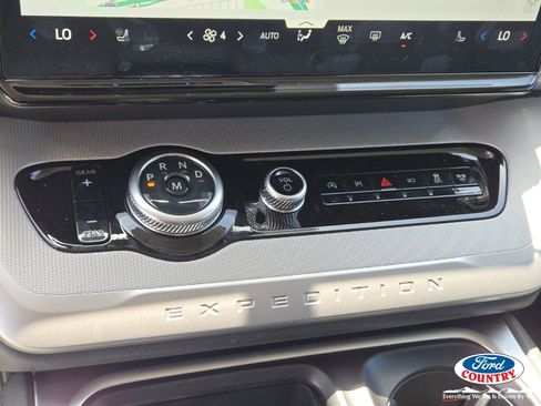 New 2026 Ford Expedition Active RWD image 14