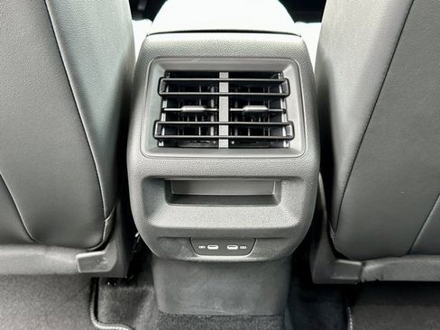 New 2025 Volkswagen Tiguan SE image 18