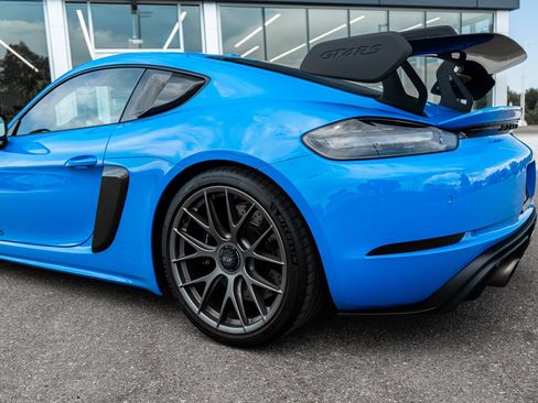 Used 2025 Porsche 718 Cayman GT4 RS RWD image 9